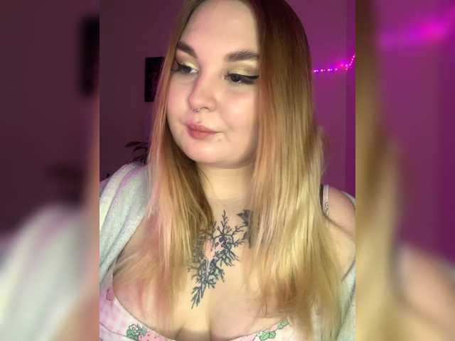 Live sex webcam photo for Greeenfriends6969 #290448466