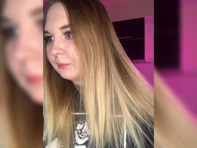 Live sex webcam photo for Greeenfriends6969 #290498319