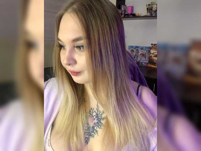 Live sex webcam photo for Greeenfriends6969 #290524558