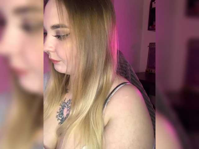 Live sex webcam photo for Greeenfriends6969 #290539077