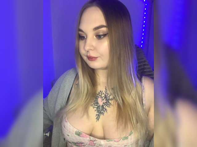 Live sex webcam photo for Greeenfriends6969 #290656764