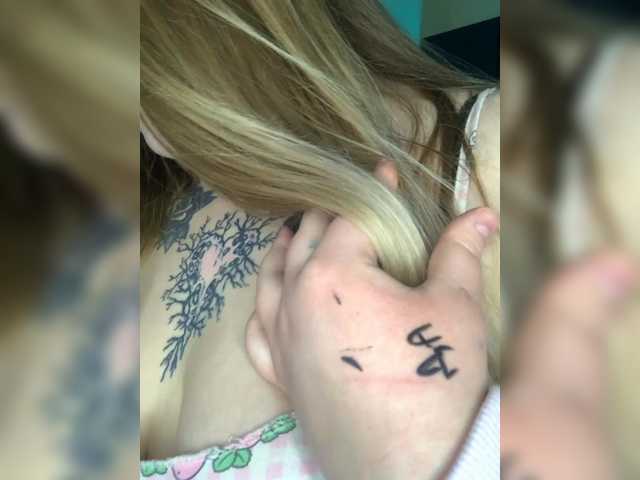 Live sex webcam photo for Greeenfriends6969 #290776942