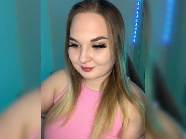 Live sex webcam photo for Greeenfriends6969 #290810348