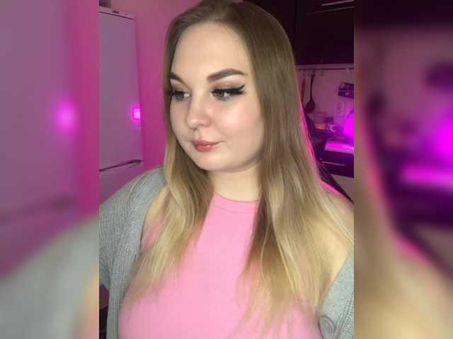 Live sex webcam photo for Greeenfriends6969 #290815461