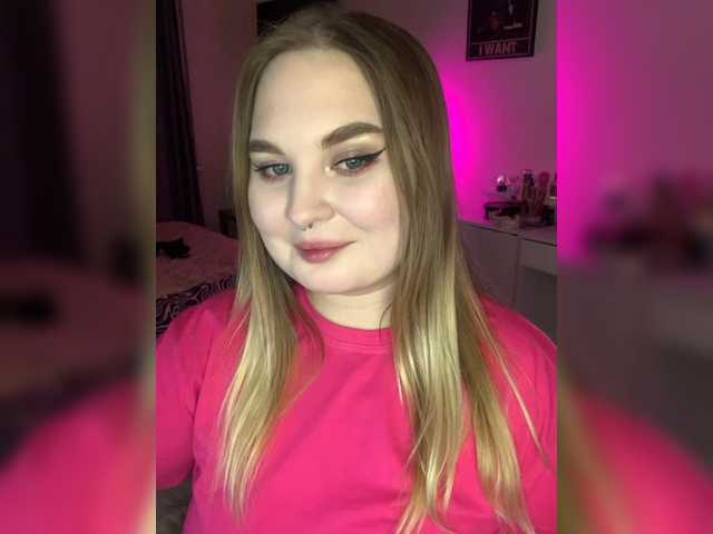 Live sex webcam photo for Greeenfriends6969 #291040715