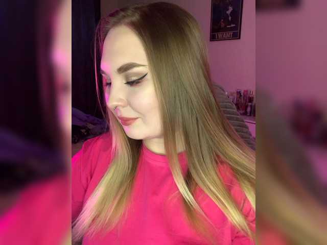 Live sex webcam photo for Greeenfriends6969 #291055068