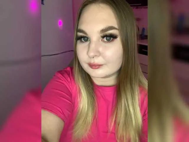 Live sex webcam photo for Greeenfriends6969 #291094730