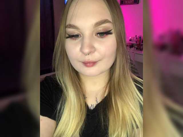 Live sex webcam photo for Greeenfriends6969 #291123134