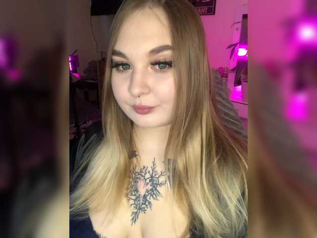 Live sex webcam photo for Greeenfriends6969 #291147025