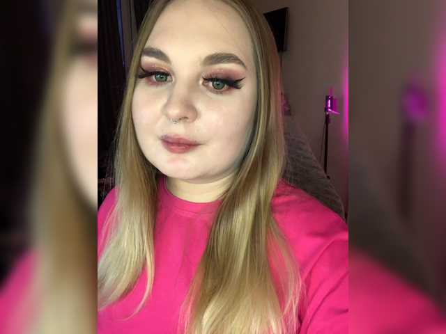 Live sex webcam photo for Greeenfriends6969 #291164343