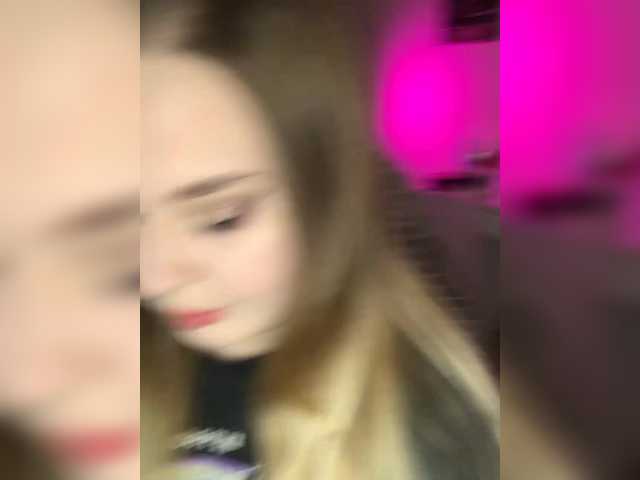 Live sex webcam photo for Greeenfriends6969 #291247824