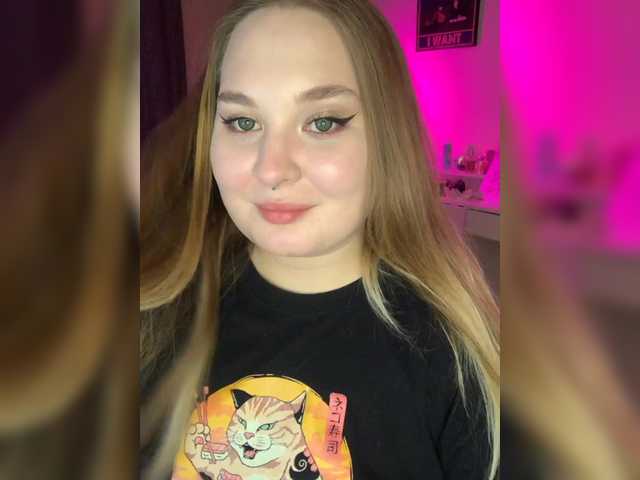 Live sex webcam photo for Greeenfriends6969 #291250166