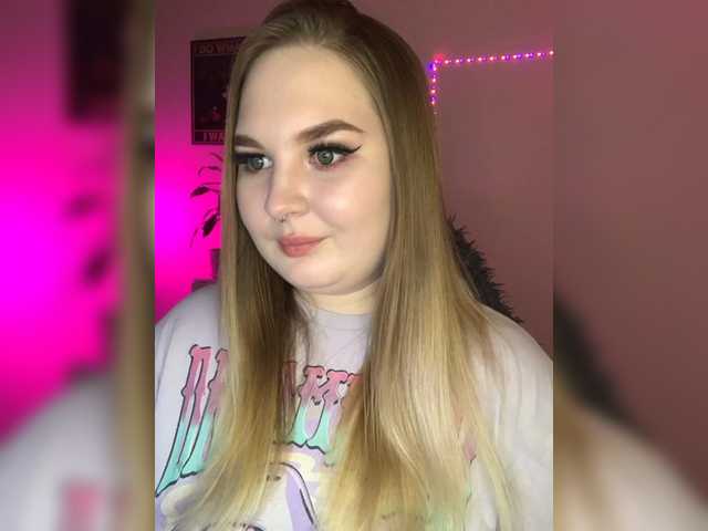 Live sex webcam photo for Greeenfriends6969 #291429192