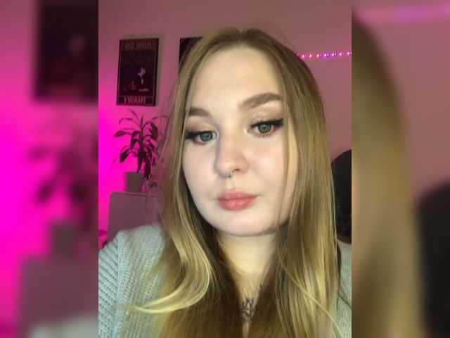 Live sex webcam photo for Greeenfriends6969 #291436443