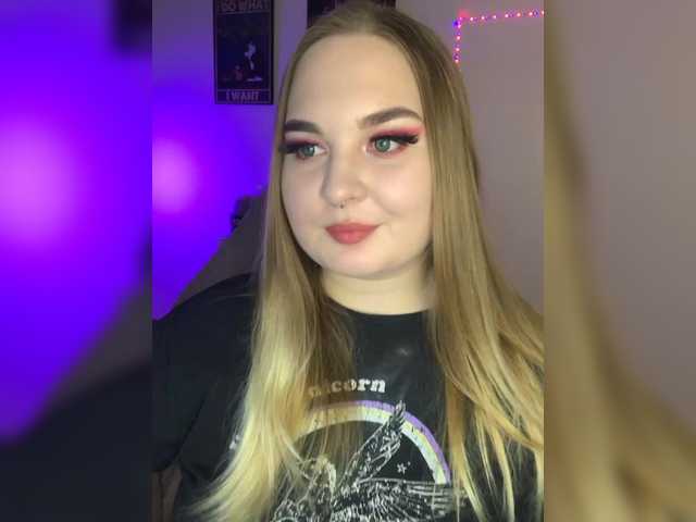 Live sex webcam photo for Greeenfriends6969 #291491831