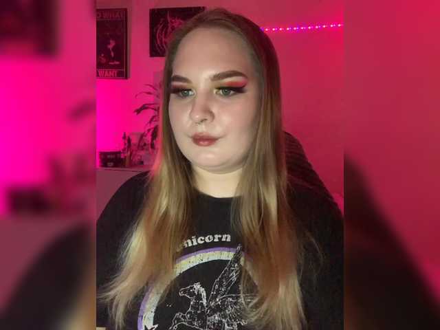 Live sex webcam photo for Greeenfriends6969 #291524951