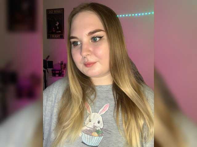 Live sex webcam photo for Greeenfriends6969 #291532153