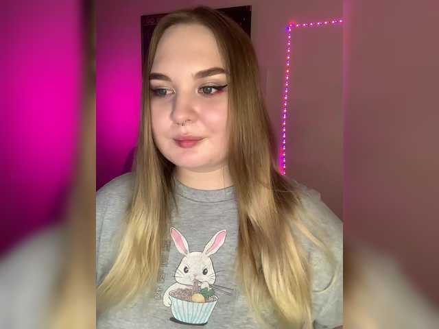 Live sex webcam photo for Greeenfriends6969 #291566523