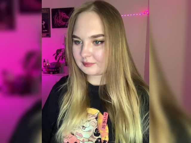 Live sex webcam photo for Greeenfriends6969 #291667075