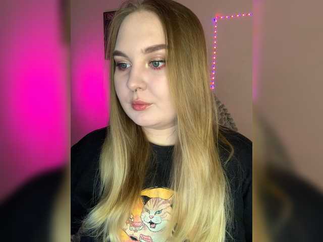 Live sex webcam photo for Greeenfriends6969 #291678290