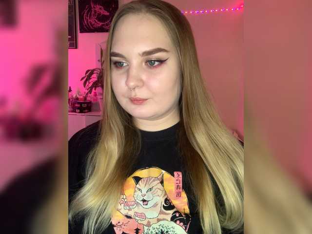 Live sex webcam photo for Greeenfriends6969 #291679902