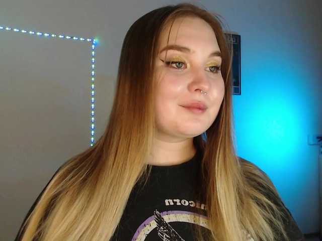 Live sex webcam photo for Greeenfriends6969 #291709344