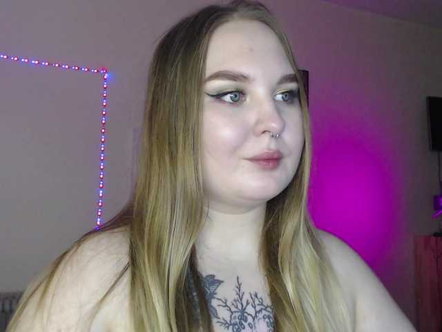 Live sex webcam photo for Greeenfriends6969 #291763247