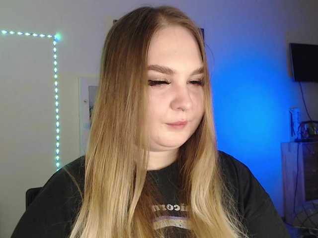 Live sex webcam photo for Greeenfriends6969 #291785989