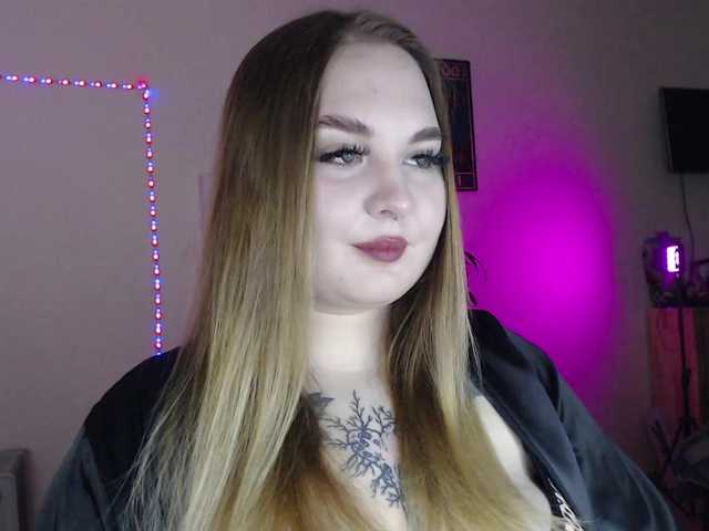 Live sex webcam photo for Greeenfriends6969 #291809177