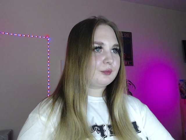 Live sex webcam photo for Greeenfriends6969 #291821802