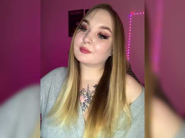 Live sex webcam photo for Greeenfriends6969 #291869583