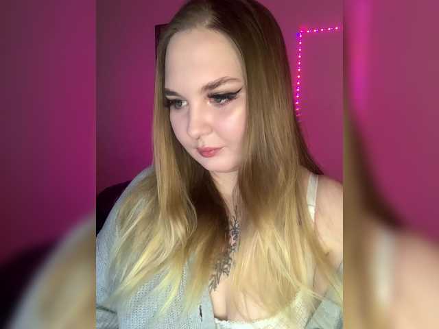 Live sex webcam photo for Greeenfriends6969 #291884674