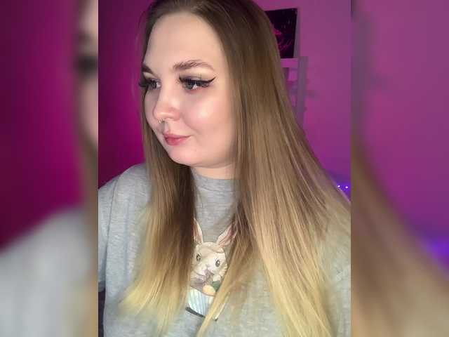 Live sex webcam photo for Greeenfriends6969 #291904664