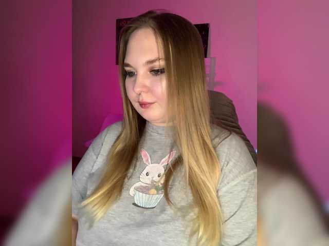 Live sex webcam photo for Greeenfriends6969 #291942698