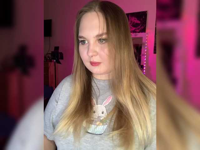 Live sex webcam photo for Greeenfriends6969 #292045627