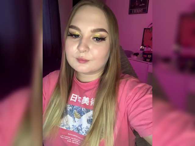 Live sex webcam photo for Greeenfriends6969 #292154038