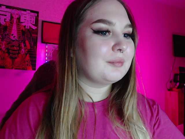 Live sex webcam photo for Greeenfriends6969 #292279971