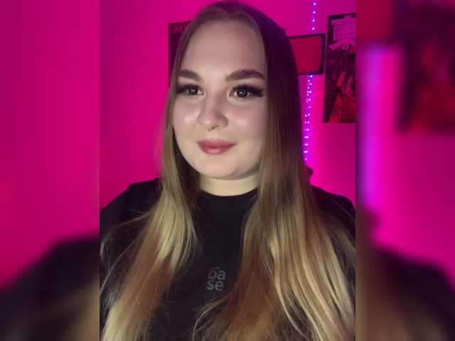 Live sex webcam photo for Greeenfriends6969 #292304820