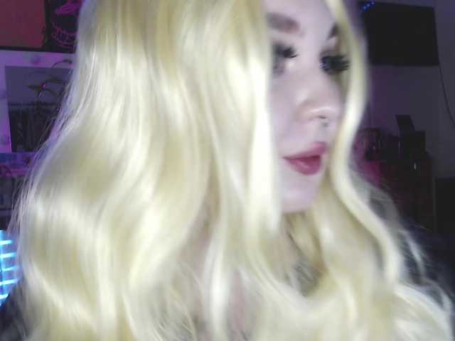 Live sex webcam photo for Greeenfriends6969 #292373369