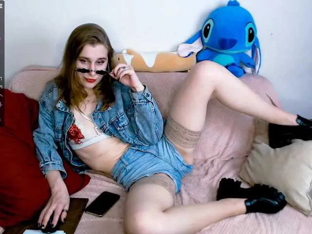 Live sex webcam photo for GreenQueenn #274079383