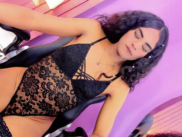 Live sex webcam photo for GreySativa #277714026