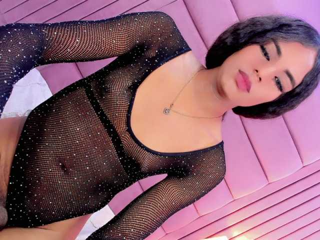 Live sex webcam photo for GreySativa #277814478