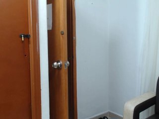 Live sex webcam photo for GreysMiller #165466119