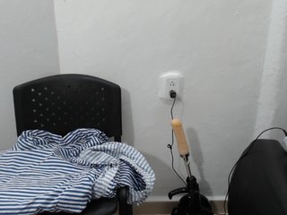 Live sex webcam photo for GreysMiller #181775594