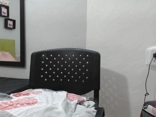 Live sex webcam photo for GreysMiller #183366337