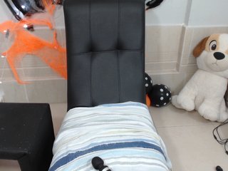 Live sex webcam photo for GreysMiller #187022425