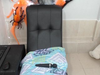 Live sex webcam photo for GreysMiller #188276282