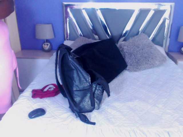 Live sex webcam photo for GreysMiller #271821646