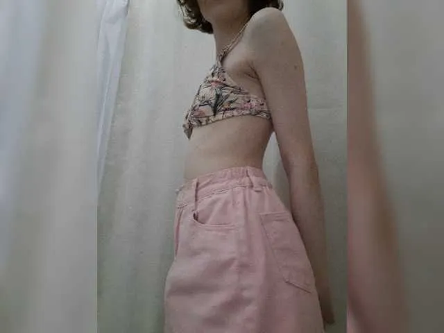 Live sex webcam photo for GrlNextDoor #275918462