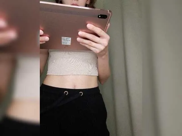 Live sex webcam photo for GrlNextDoor #276573757